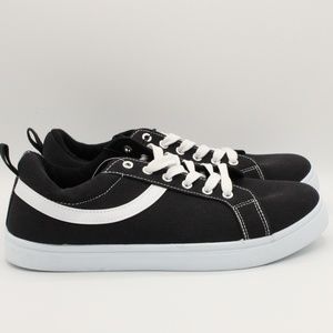 Gentlemen Shoes Size 9 Revolution Black/white